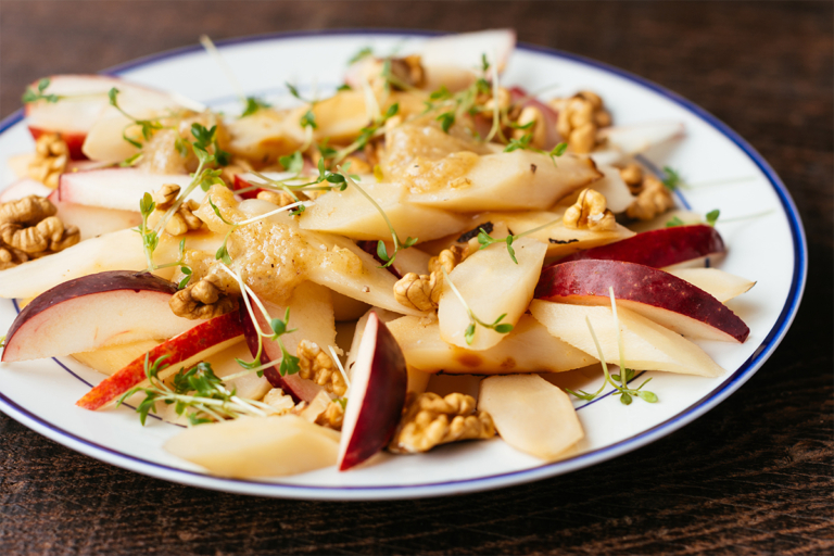 Schwarzwurzelsalat mit Äpfeln und Walnüssen | GartenFlora